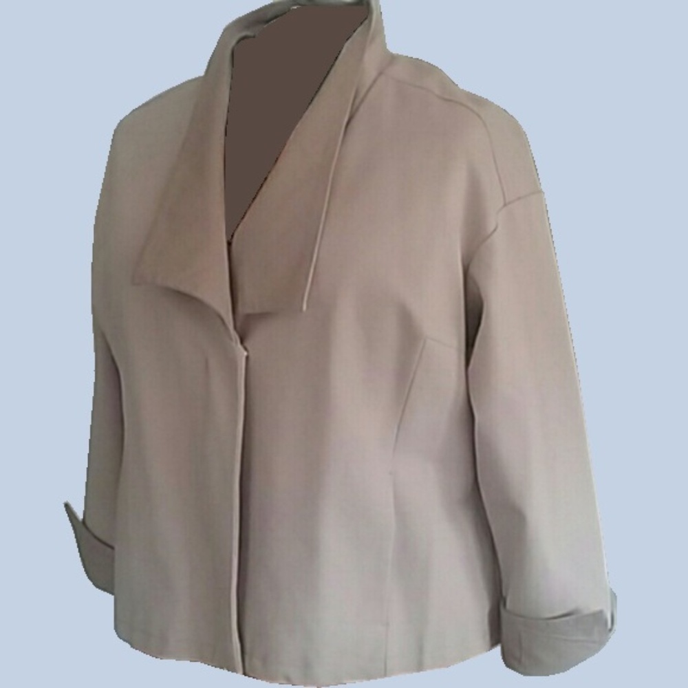 DESIGNER JACKET WITH CLASS!